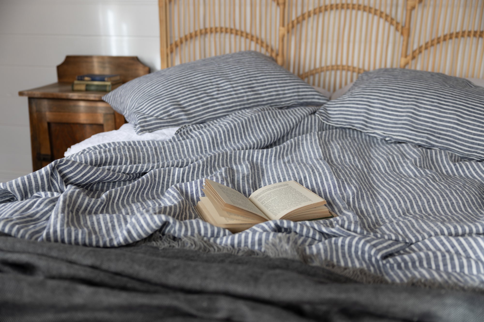 Chambray stripe linen bed